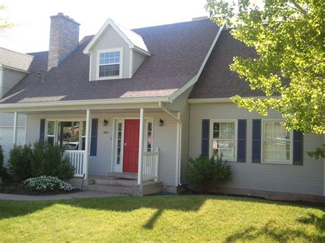 gray house what color shutters.